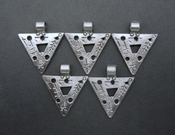 Pendentif Triangle Tibétain En Cloisonné Rouge - Bijou Ethnique En Pâte De Verre, Collier Complet