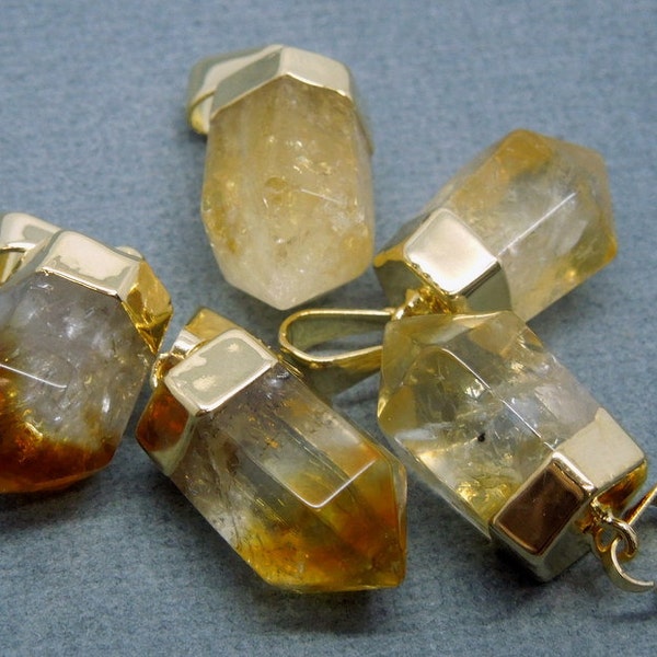 Citrine Crysal Quartz Point Petite Pendant-- Citrine Pencil Point Charm Pendant with Electroplated Silver Cap &Bail (S14B6-08)