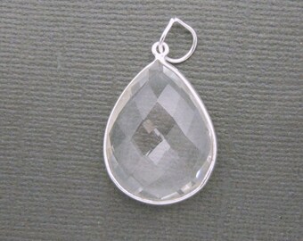 Pendentif briolette en cristal de quartz et en forme de larme - 26 mm x 21 mm en argent sterling - pendentif à breloque bélière simple (S38B13-09)