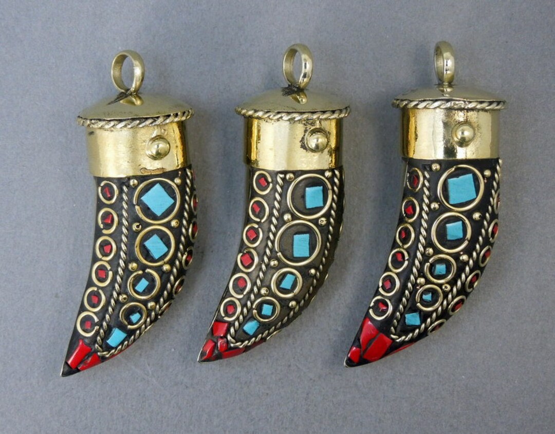 Pendentif Tibétain Porte-bonheur - Laiton Et Turquoise/corail Imitation, Bleu Marine, Unisexe, Neuf