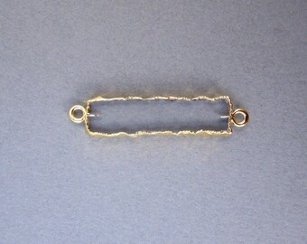 Colgante con dije de barra de cuarzo de cristal y doble asa con bordes chapados en oro de 24 k (S28B9-08)