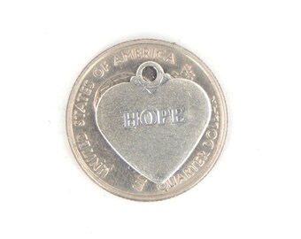 希望を刻んだハートのペンダント スターリングシルバー製 プチチャーム