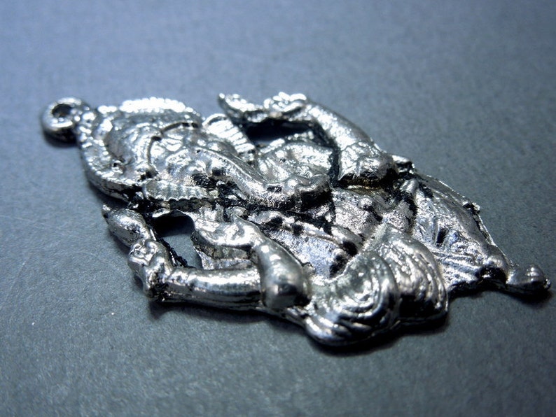 Silver Ganesha Pendant- Silver Toned Brass Round GANESHA Charm Pendant (S59B5-04) image 3