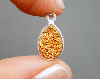 Pendentif Druzy en forme de larme couleur cuivre sur cadre plaqué argent 7 mm x 11 mm (S24B8-05)