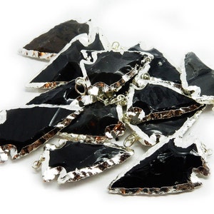 Svart obsidian pilspetshänge med elektropläterat silver (S55B2-03)