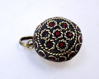 高感度ショップで2023年売れたブランド Tibetan Pendant-- Brass Brass Howlite Red With Pendant Round アクセサリー