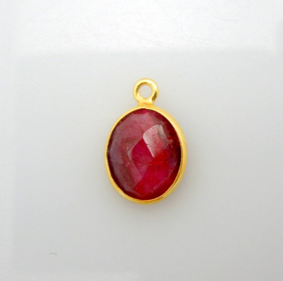 置物 Ruby Dyed Ruby Station Oval Pendant- 11mm X 9mm Gold Vermeil