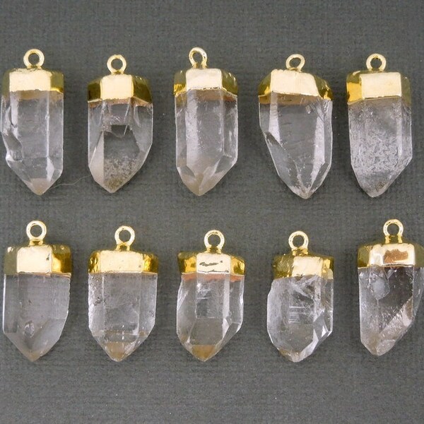 Petite Crystal Quartz Point Anhänger - Petite Crystal Quartz Charms Anhänger mit galvanisierten 24k Goldkappen (S35B8-06)