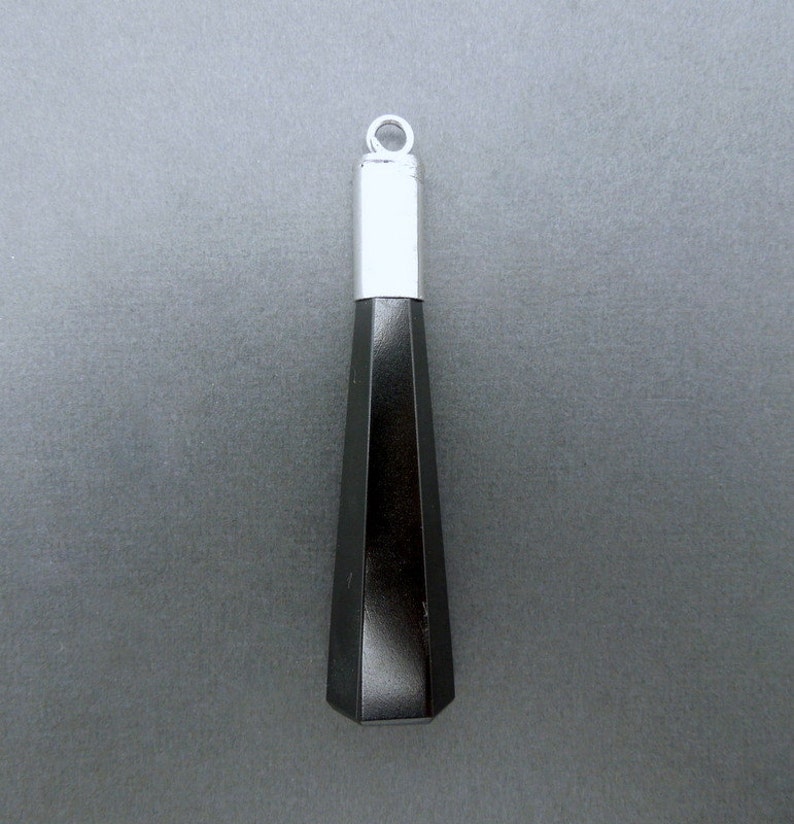 Big Stone Pendant with Silver-toned Cap and Bail S72B5 Amazing Black Point Pendant
