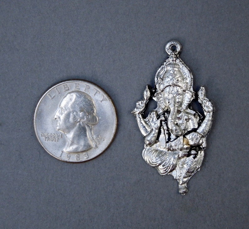 Silver Ganesha Pendant- Silver Toned Brass Round GANESHA Charm Pendant (S59B5-04) image 2