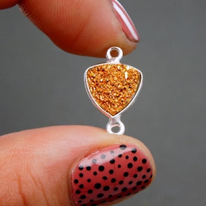 Petite Druzy Koppar Triangel Station Connector Charm Bezel Link Försilvrad Dubbelbygel 10 mm (S24B13-09)