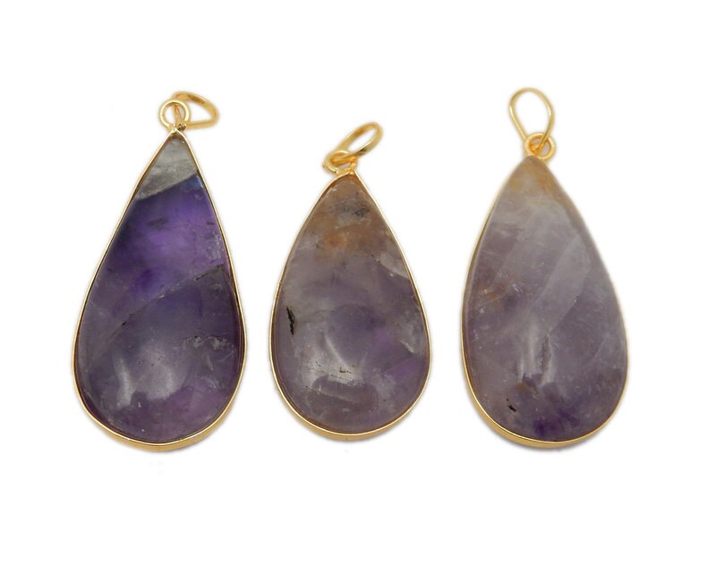 Pendentif en forme de larme et quartz améthyste serti dans une lunette plaquée or (S113B6-10)