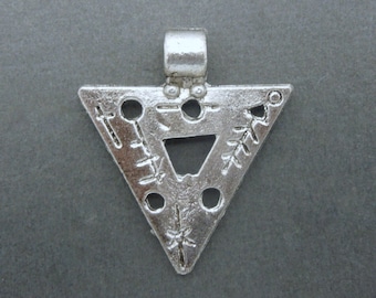 Triangle Pendant Gorgeous Tibetan-style Silver-toned Brass Triangle shaped Pendant (S4B2-02)