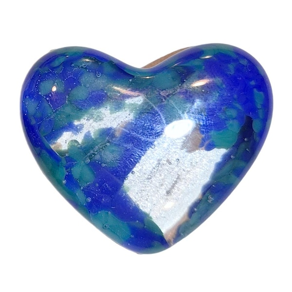 Pietra della preoccupazione a forma di cuore in vetro fuso • Arte tascabile colorata cotta in forno