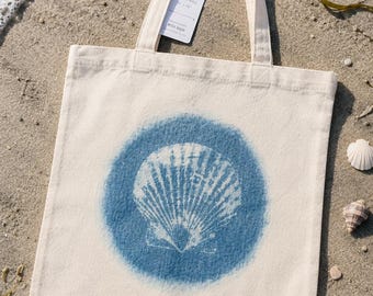 Bolso tote costero, bolso tote de lona con forma de concha marina, bolso de playa, regalo para amantes de la playa, bolso tote con forma de concha inspirado en la cianotipia, bolso de mercado reutilizable