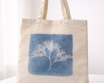 Bolso de tela con diseño de algas marinas, bolso de lona costero, bolso de playa inspirado en el océano, bolso de cianotipia hecho a mano, regalo de arte botánico, regalo para amantes de la naturaleza