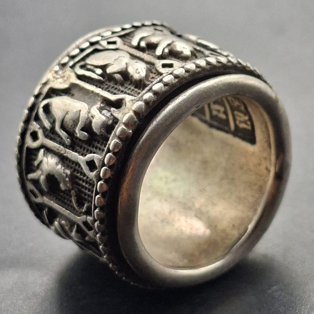 Collectable Antique Tibetan Chinese Bronze Art Engravings Unique Design ...