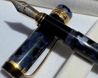 Hero 2006 Fountain Pen | Blue Cracked Ice Acrylic, 18K Gold F Nib
