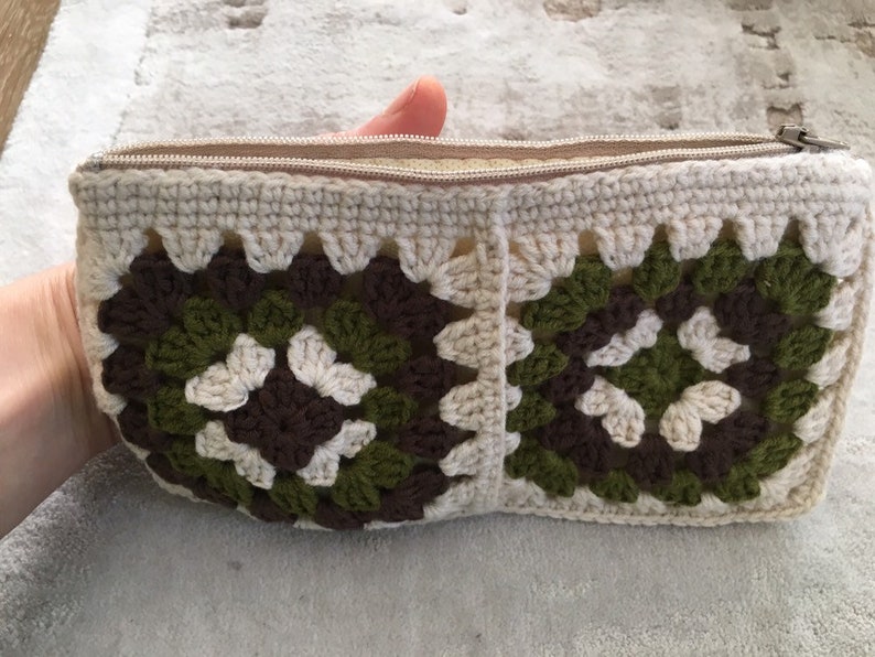 Crocheted Wallet With Zipper and Lined Usa Seller