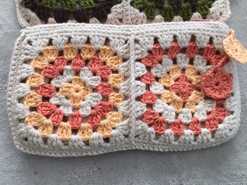 Crocheted Wallet With Zipper and Lined Usa Seller