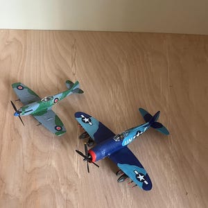 Aviones aliados de la Segunda Guerra Mundial a escala 1/72: P-47 Thunderbolt y Spitfire Mk XVI.
