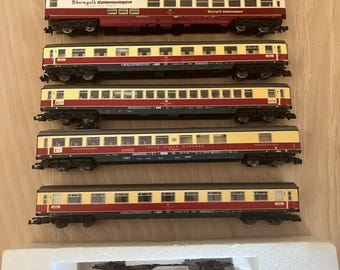 Rheingold train N-scale appearance mid 1960's, Minitrix E112 locomotive "Buegelfalte" + 6 Rheingold coaches