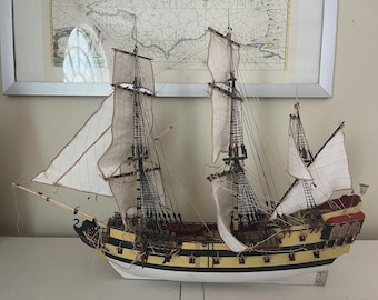 Pirate galleon from the 17th century with crew - 1/72 scale 23" long