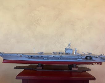 Portaaviones clase Nimitz muy detallado - Modelo terminado a escala 1/350 de 37 pulgadas.