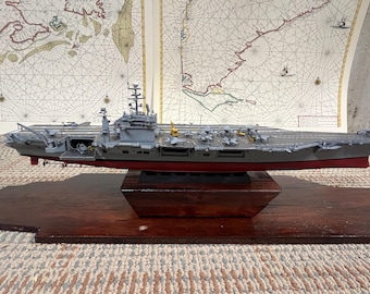 Portaaviones clase Nimitz 1/700, modelo muy detallado