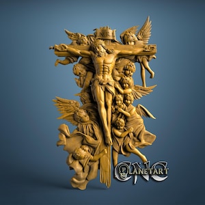 Puede incluir: Escultura de madera detallada de Jesús en la cruz, rodeado de ángeles. La escultura es de un tono de madera natural y cálido, con detalles intrincados. La cruz lleva la inscripción "I.N.R.I." en la parte superior. El logotipo "PLANETART" está en la parte inferior.
