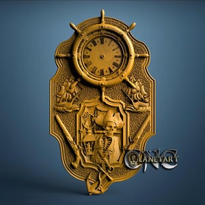 Könnte beinhalten: Eine goldfarbene, dekorative Wanduhr mit Piratenmotiv. Das Zifferblatt ist von einem Steuerraddesign umgeben. Die Uhr zeigt einen Piratenschädel, gekreuzte Schwerter und Segelschiffe. Die Uhr ist auf einer schildförmigen Plakette montiert.