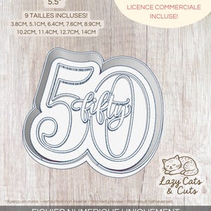 Peut inclure: Un emporte-pièce argenté en forme du chiffre 50 avec le mot "fifty" à l'intérieur. L'image comprend des détails de taille en pouces et en centimètres, ainsi que le texte "Lazy Cats & Cuts".