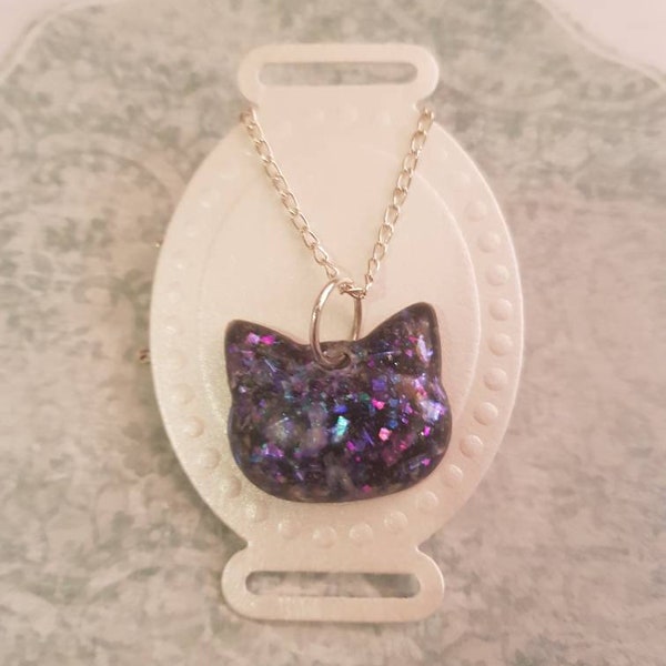 Collier pendentif pour chat violet et bleu irisé. Cadeau amoureux des chats. Collier pour chat. Collier Silhouette Cat. Bijoux en résine pour chats.