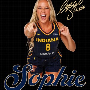 Sophie Cunningham PNG: Grafisk t-shirt med kvinnlig basketspelare (digital nedladdning)