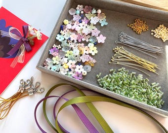 DIY Mini Flower Bouquet Kit, Handmade Floral Charm Kit, Acrylic Flower Beads, Bouquet Craft Kit, Cute Handmade Gift, Phone Charm DIY