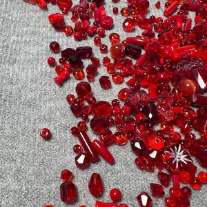 50 g Scarlet Ember – Ruby Red Glass Beads Soup Mix, Wiśniowo-czerwone fasetowane kryształowe koraliki, Luźne koraliki do samodzielnego tworzenia biżuterii
