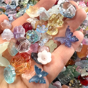 50g ランダムガラスビーズミックス、カラフルな花と形の詰め合わせ、毎日のDIYジュエリー作り用品