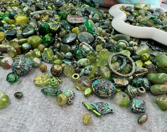 50g Ancient Forest Acrylic Beads Mix, Vintage Green Loose Bead Assortment for DIY Jewelry, Lightweight Abstract Art Supplies for Earrings