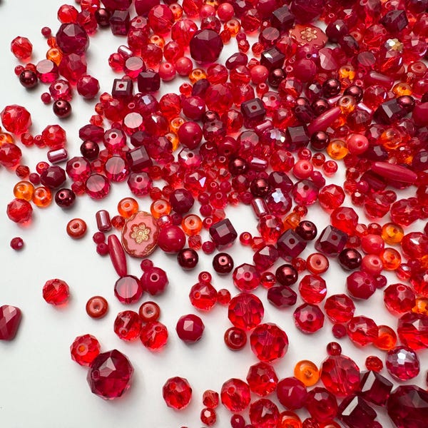 50 g Scarlet Ember – Robijnrode glaskralensoepmix, kersenrode facetgeslepen kristalkralen, losse kralen voor het maken van sieraden
