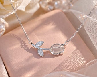 Dainty Tulip Necklace for Women, Minimalist Flower Pendant, Silver Floral Necklace, Cute Everyday Jewelry, Gift for Her, Birthday Gift