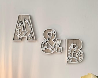 Decorazione murale con iniziale personalizzata e floreale in stile rustico con lettere dell'alfabeto - Iniziale in stile country francese per la casa o l'esposizione di matrimoni