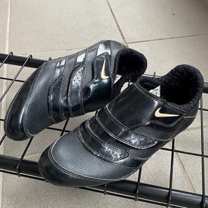 womens nike velcro trainers