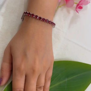 Roter Rubin Tennis Armband für Frauen, versilbertes Armband, 8-Zoll-Armband, roter Stein Schmuck, Geschenk für sie, eleganter Schmuck