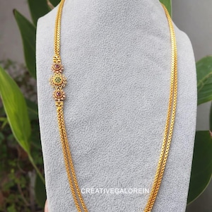 Klassieke lange ketting met gouden afwerking voor dames | Bloemen traditionele ketting | Tempelstijllook