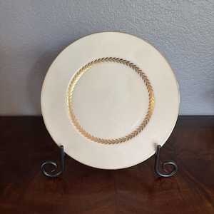 Lenox Imperial Salad Plate with Gold Laurel Wreath Pattern | Traditional Dining Plate with Gold Leaf Wreath in the Center