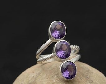 Handgjord ametistring i sterlingsilver | Moderna ädelstenssmycken