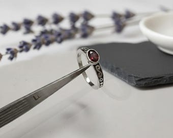 4×6 mm oval granat ädelsten handgjord ring i 925 sterlingsilver present till henne