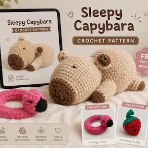 Puede incluir: Un patrón de ganchillo para un capibara dormido que incluye un peluche beige y marrón, un anillo de flamenco rosa y una fresa roja. La pantalla digital y las tarjetas impresas muestran el texto Sleepy Capybara Crochet Pattern y Free Patterns Included.