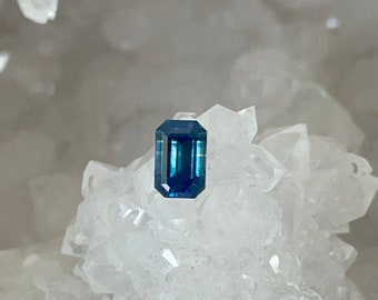 Montana Sapphire 1,25 CT diepblauw groen smaragd geslepen