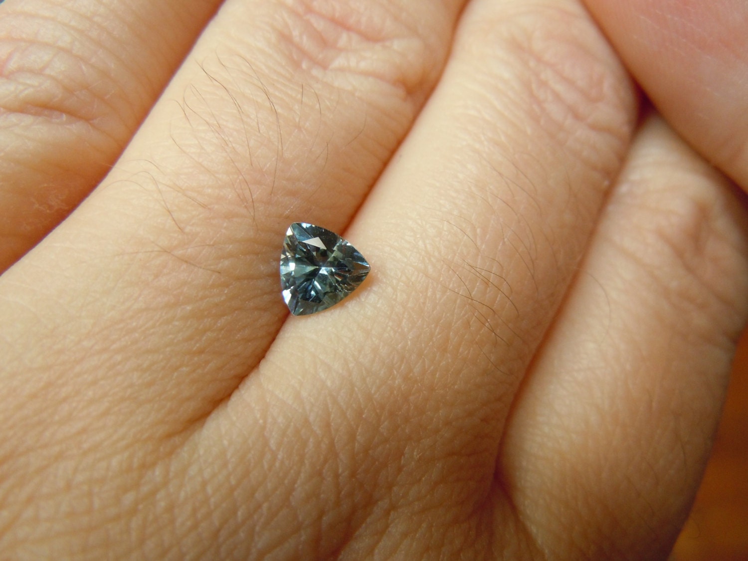 本物のモンタナサファイア、トリリオンカット、1.00カラット、ブルー